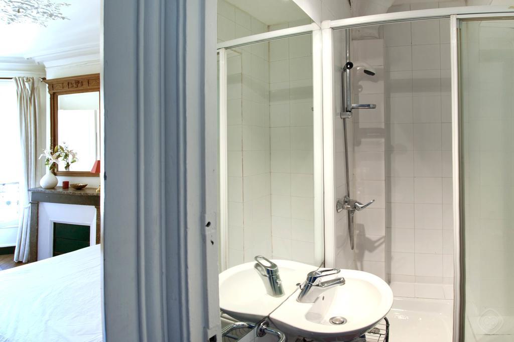Classy St. Germain Apartment Париж Стая снимка