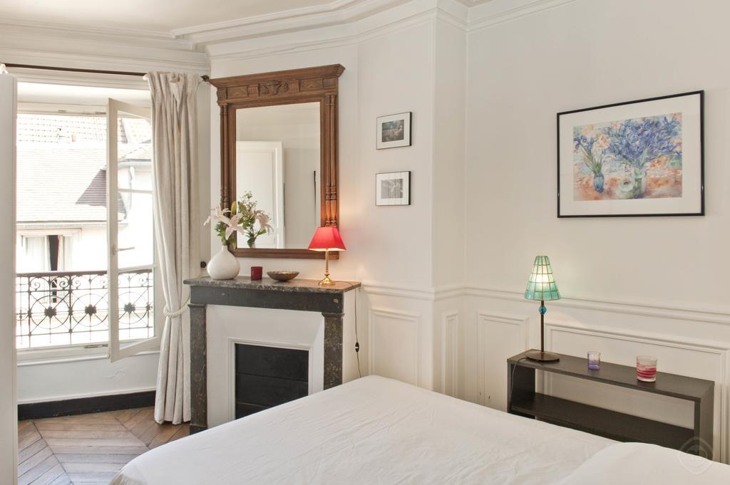 Classy St. Germain Apartment Париж Стая снимка