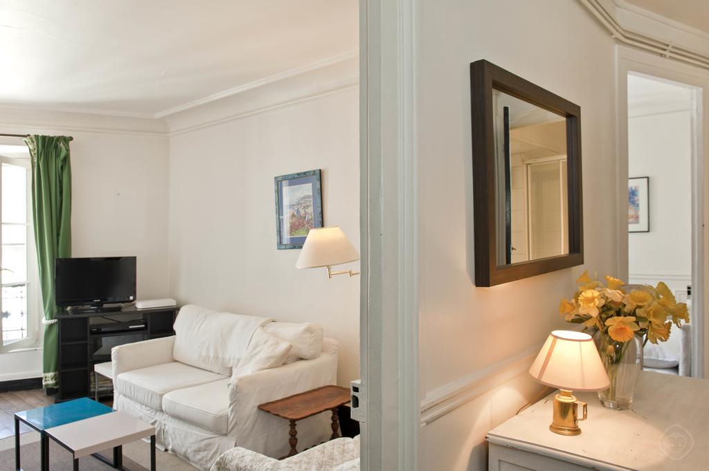 Classy St. Germain Apartment Париж Стая снимка